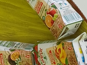 Parte da pétala com os símbolos e a palavra Compal.