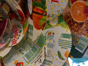 As pétalas com a palavra Compal bem visível.