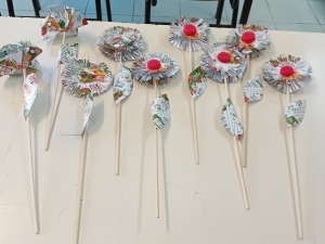 Flores executadas por vários alunos