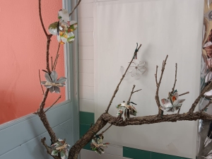 Montagem das flores na arvores do Eco-Escolas.