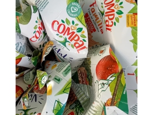 Detalhe da flor onde é visível a embalagem Compal