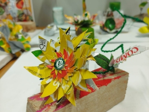 Flor vencedora ode é bem visível a embalagem da Compal e o selo da Tetra Pak.